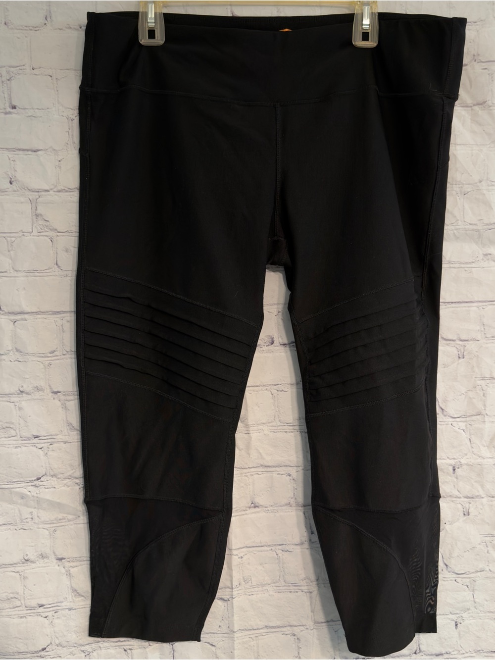 Avia Black Capri Leggings with Ribbed Knee Panels XXL